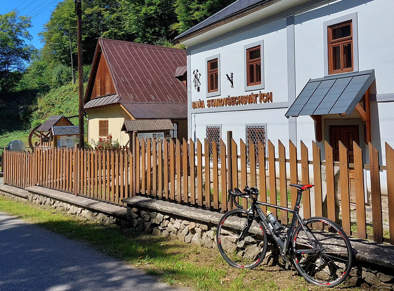 dolinove-asfalty-medzi-hronom-a-banskou-ltiavnicou