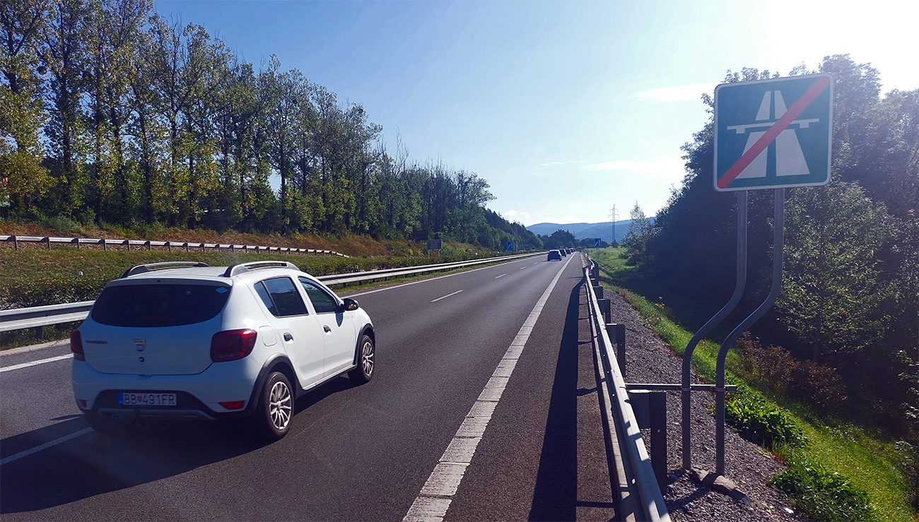 Bystrická špecialitka: z mesta do Šalkovej po R1. Bystrická_špecialitka:_z_mesta_do_Šalkovej_po_R1.