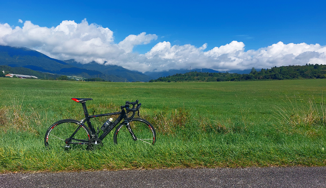 Pekný deň tu dole, hrebeň NT ale poriadne zadekovaný. Pekný_deň_tu_dole,_hrebeň_NT_ale_poriadne_zadekovaný.