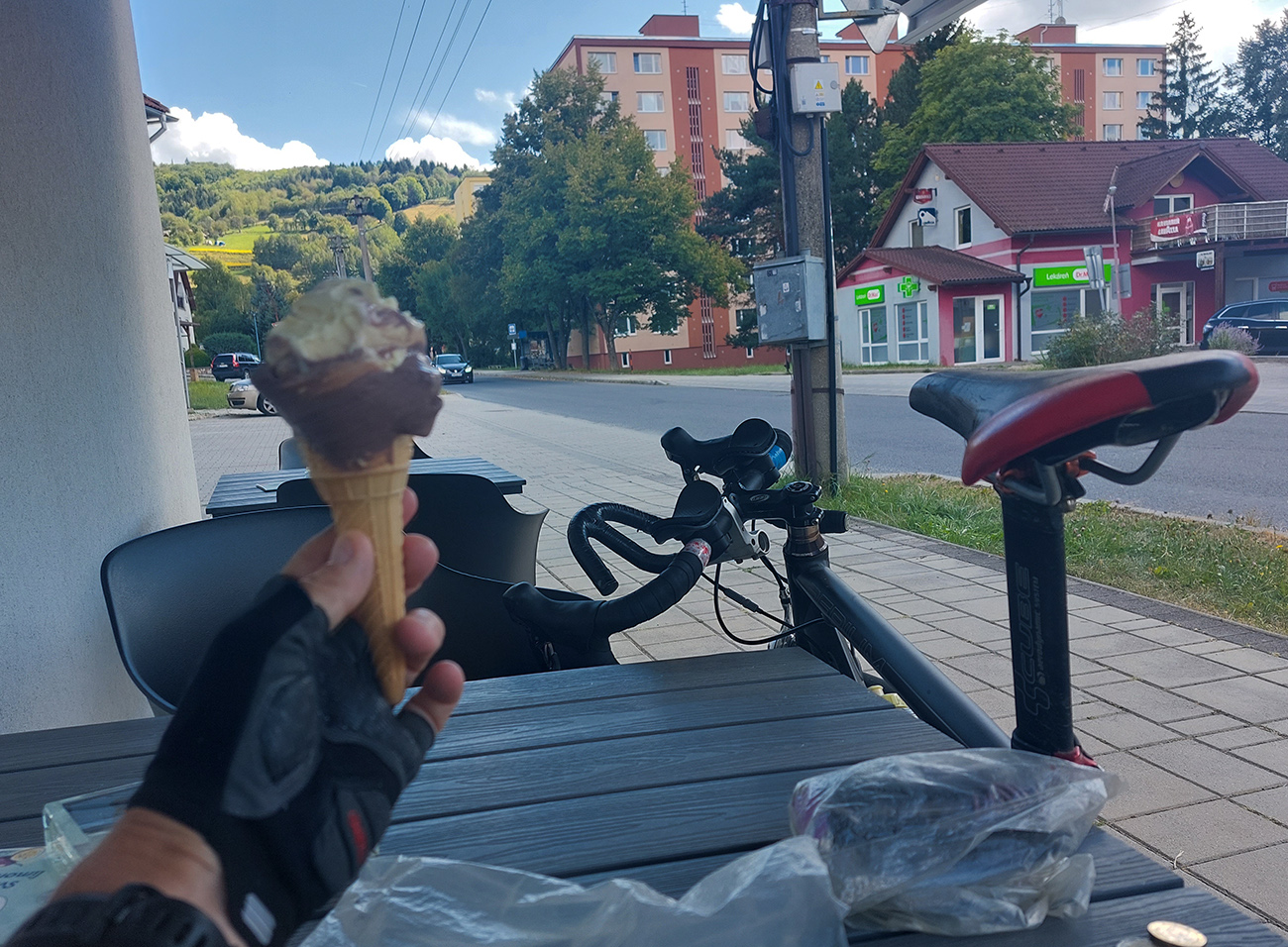 Prvá cukráreň v meste je blízko hniezda Hriňovskej stovky :-) Prvá_cukráreň_v_meste_je_blízko_hniezda_Hriňovskej_stovky_:-)