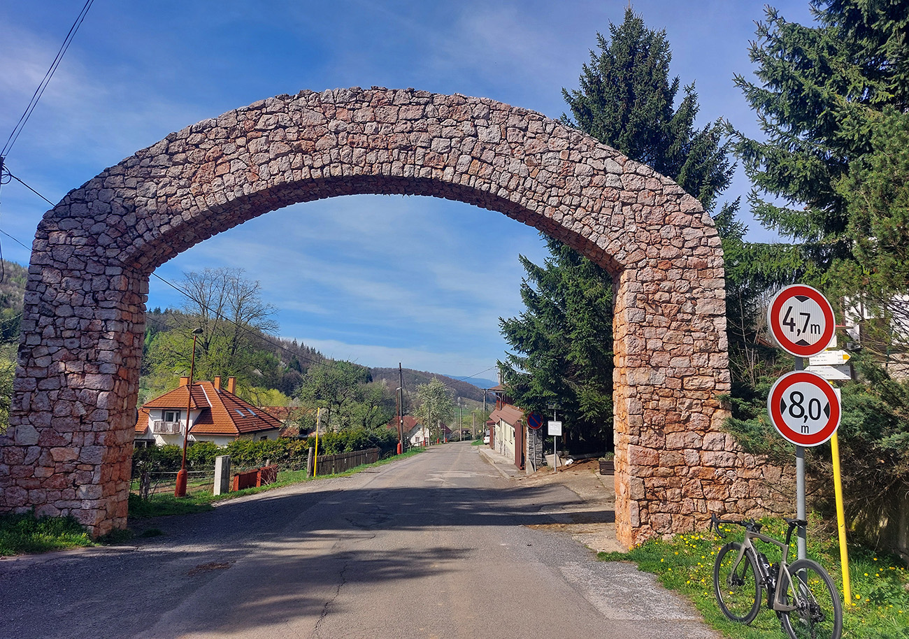 Dole cez Kráľovú aj takto štýlovo. Dole_cez_Kráľovú_aj_takto_štýlovo.